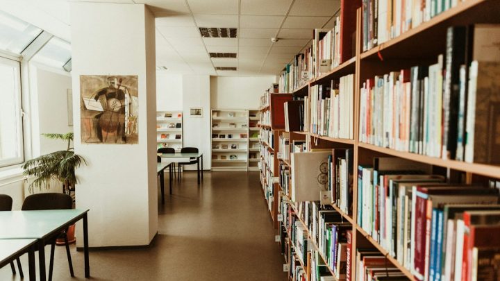 Üniversite kütüphanesi, psikoloji ve sağlık iletişimi alanında bilimsel öğrenme